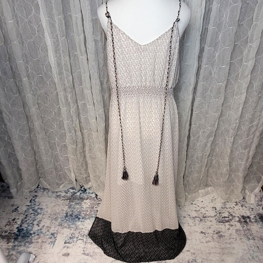 Skies Are Blue Boho V-Neck Embroidered Vine Adjustable Tassels Maxi Dress - Picture 4 of 9